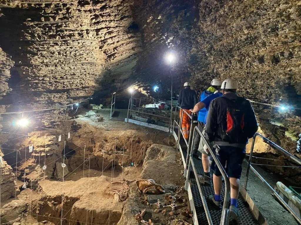 Éclairage de la grotte